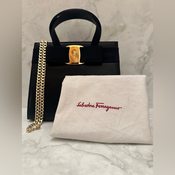 Salvatore Ferragamo Vara Ribbon Leather Tote
Pre loved - Picture 9 of 14